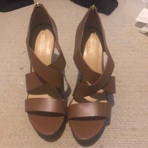 NWOT Michael Kors 3in heels with gold zipper